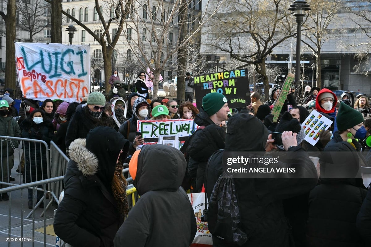getty_protest_crowd_1